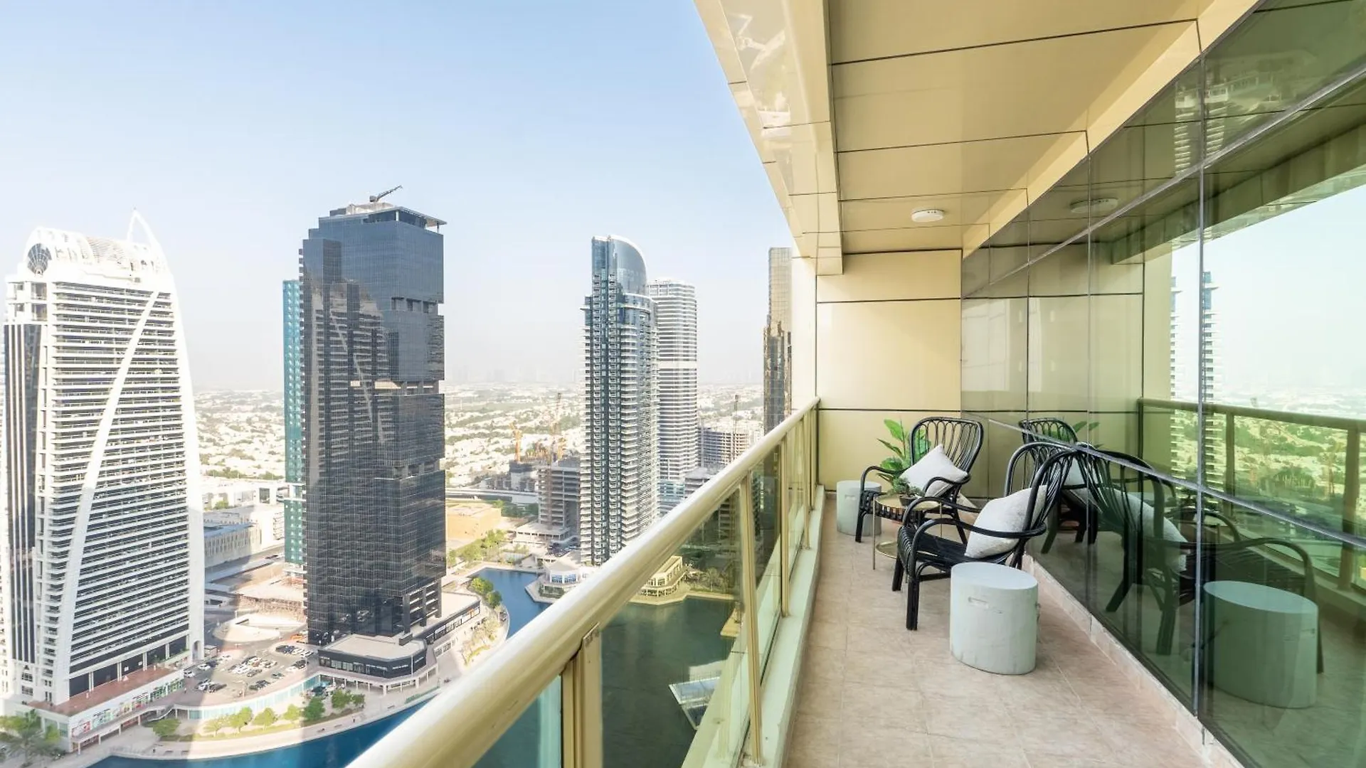 Apartment Stylish 1Br Apartment! Near Metro & Stroll To Dubai Marina