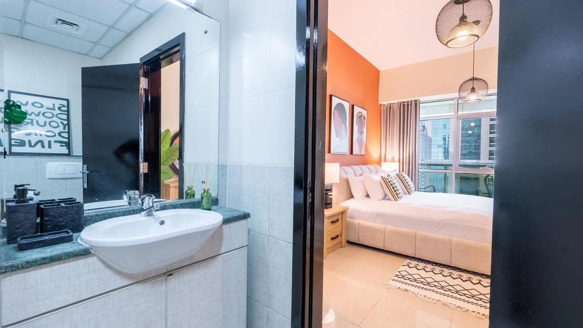 Apartment Stylish 1Br Apartment! Near Metro & Stroll To Dubai Marina