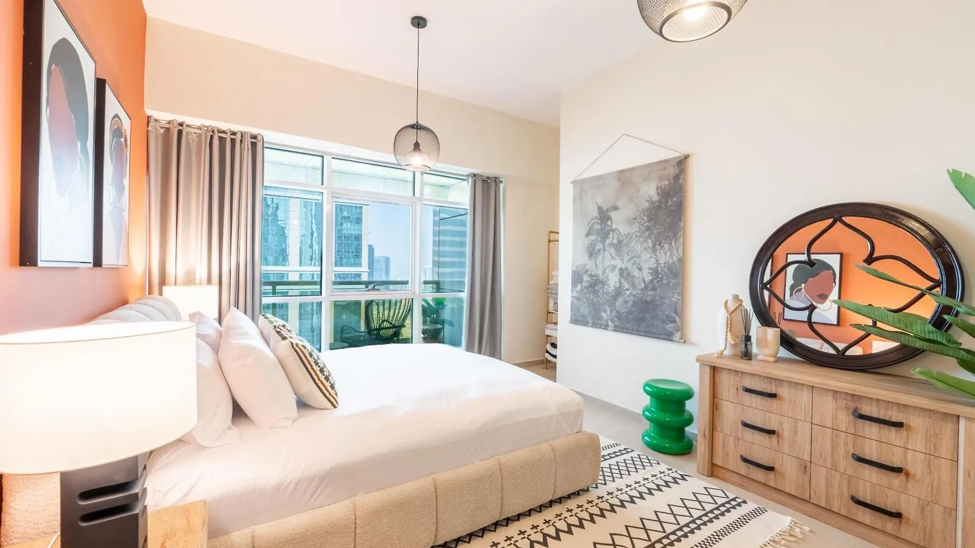 Stylish 1Br Apartment! Near Metro & Stroll To Dubai Marina Apartment