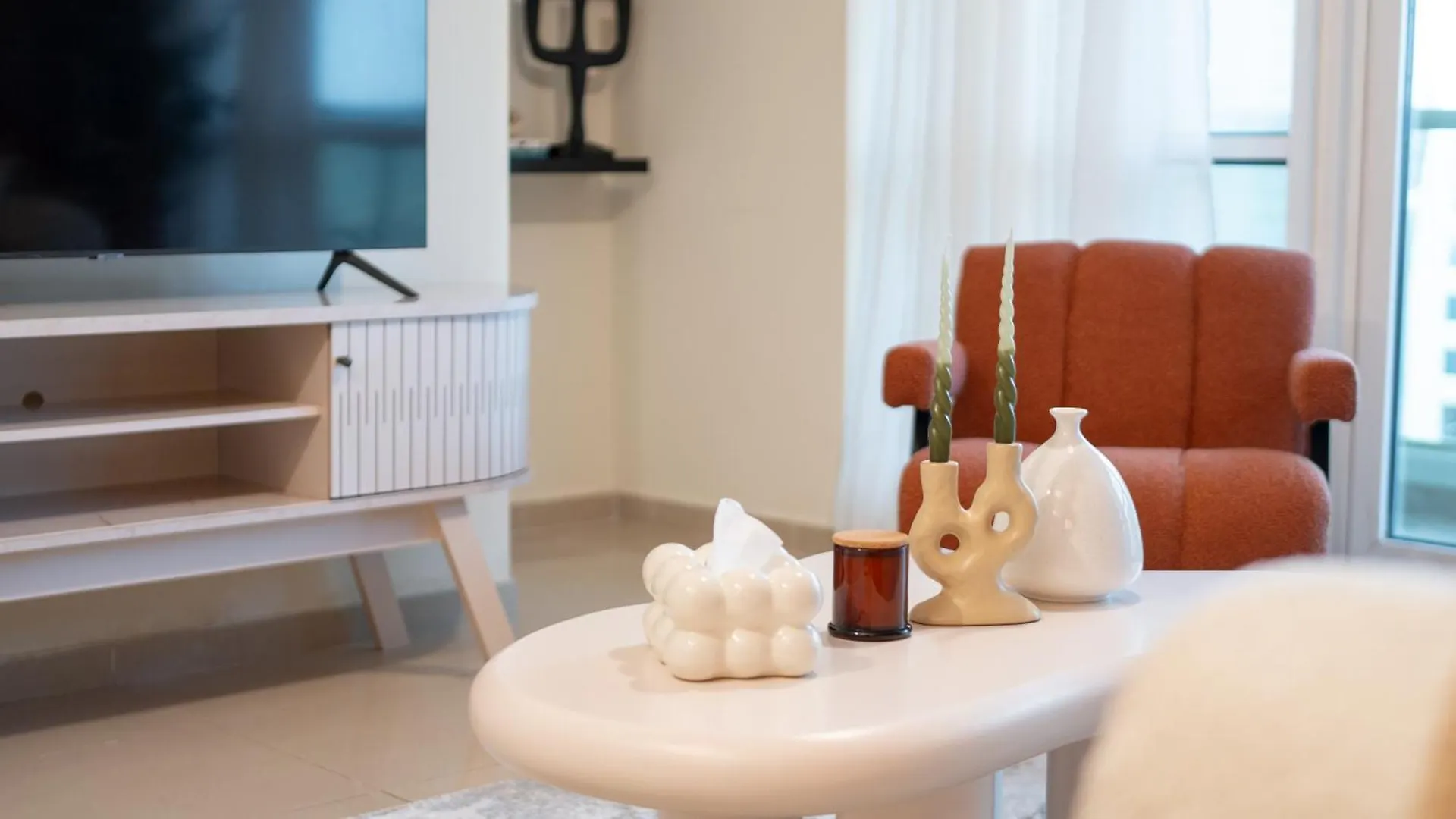 Stylish 1Br Apartment! Near Metro & Stroll To Dubai Marina Apartment